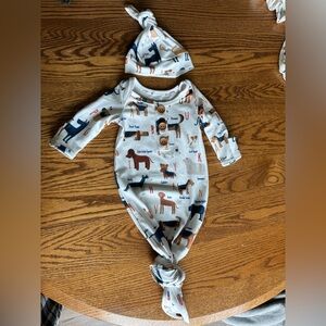 NWOT Caden Lane “ABC Paw-ty” print, Newborn knot gown set